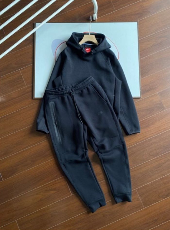 Ensemble nike tech noir