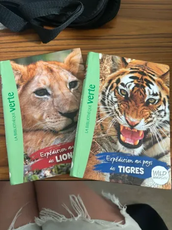 Lot de 2 livres expédition au pays