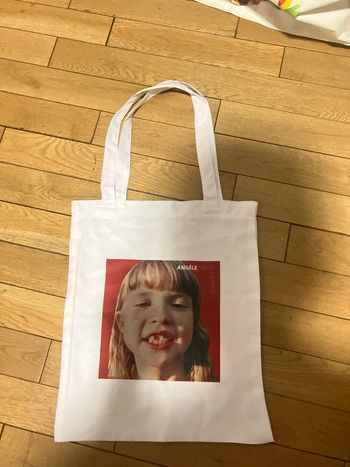 Tote Bag Angèle Brol La suite rouge