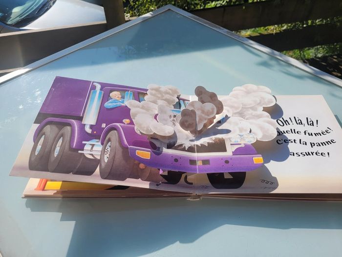 Superbe livre Pop-up Vrrroum! Mango jeunesse, À chaque page, un camion surgit! 62 - photo numéro 13