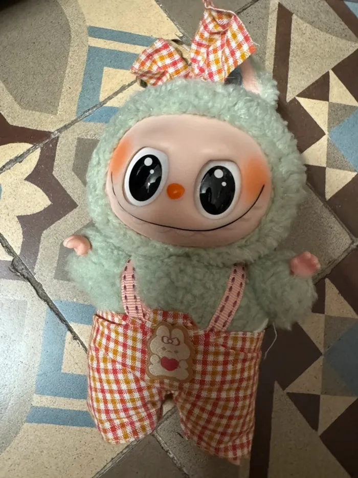 Peluche Labubu habillé