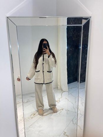 Magnifique ensemble gilet + pantalon neuf avec étiquette 🏷  très agréable à porter 
