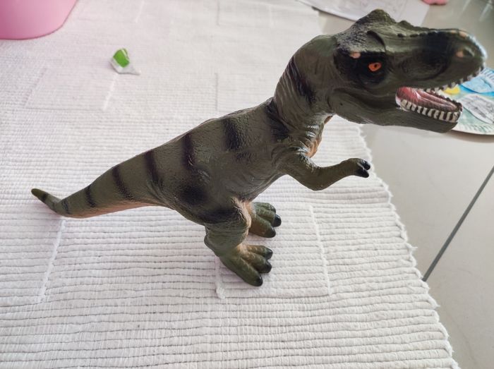 Grand dinosaure T-Rex