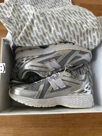New balance 1906r the basement day chrome taille 43