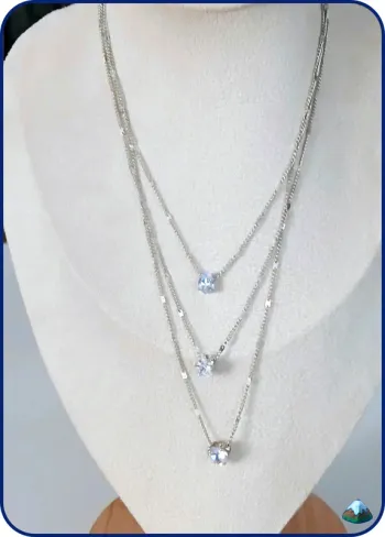 Collier triple rang argenté avec strass brillants tendance été