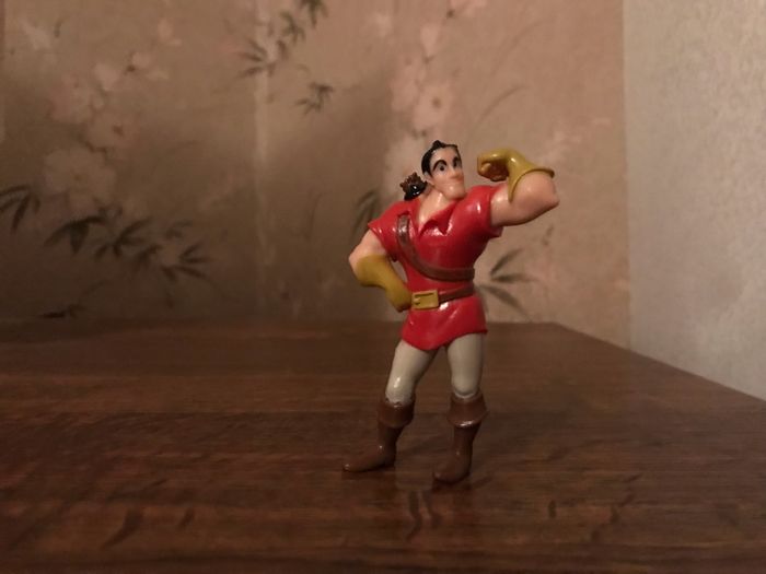 Figurine Gaston la belle et la bête disney