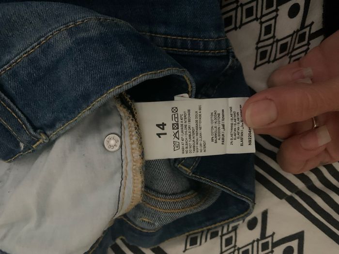 Jean’s levis taille 14ans état impeccable - photo numéro 2