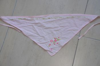 Fichu rose brodé