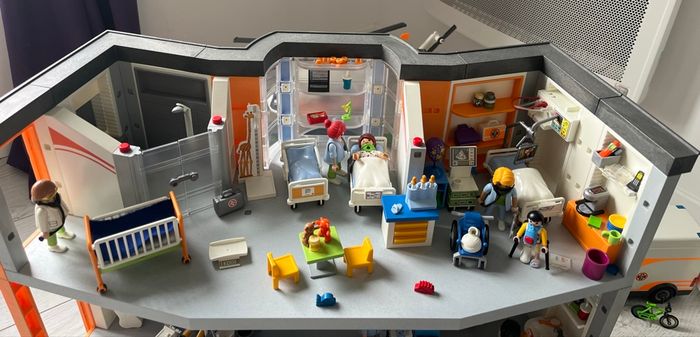 Playmobil hôpital 3 niveaux + helisurface - photo numéro 5