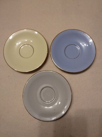 3 sous tasses colorées avec dorure