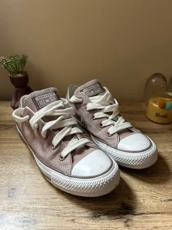 Converse 36/36.5
