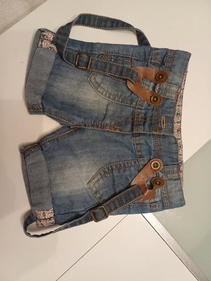 Short jeans