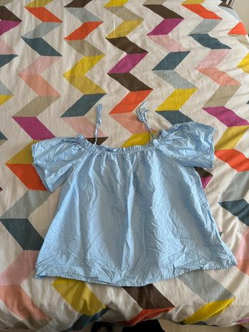 Haut bleu épaules dénudées H&M