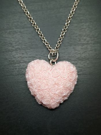 Collier "Cœur fleurs" rose clair chaîne en acier inoxydable 