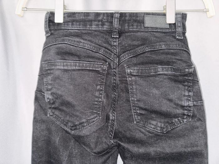 Jean Noir Pull & Bear Taille 32 - photo numéro 2