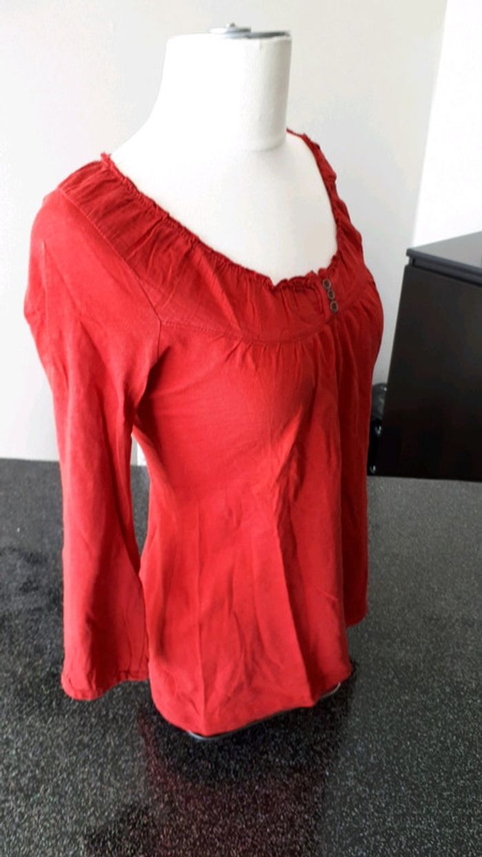 Haut rouge h et m T S