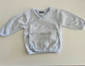 Gilet bleu clair taille 1 mois neuf