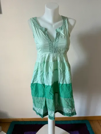 Robe d’été verte en très bon état taille 36 warehouse