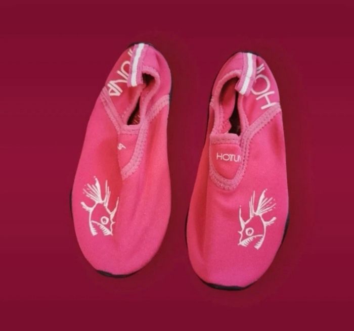 Chaussons de piscine ou mer Hot Tuna antiderapantes pointure 29