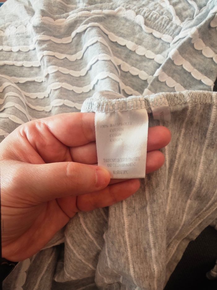 T-shirt gris et blanc manche longue taille L - photo numéro 4