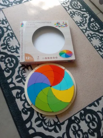 Cercle chromatique en bois puzzle
