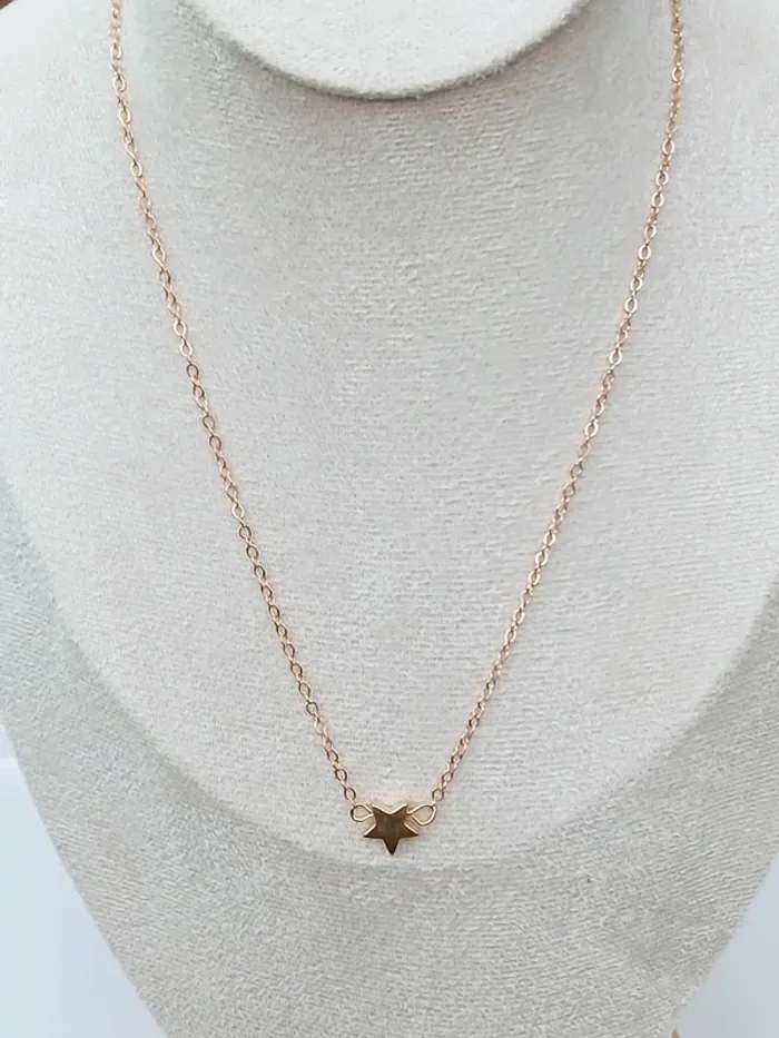 Collier doré étoile minimaliste – bijou tendance femme - photo numéro 2