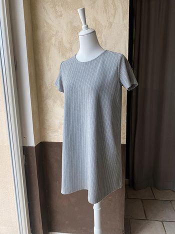 Robe rayée grise Stradivarius M
