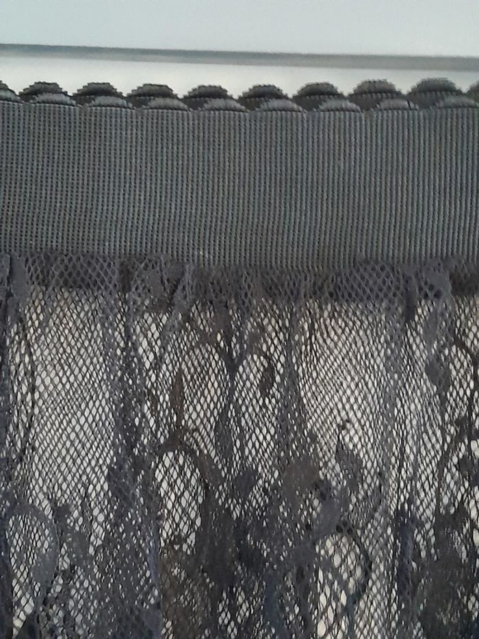 Jupe dentelle, n°02 - Hauteur 80cm couleur noire, peut convenir aux tailles 36/38/40 - photo numéro 3