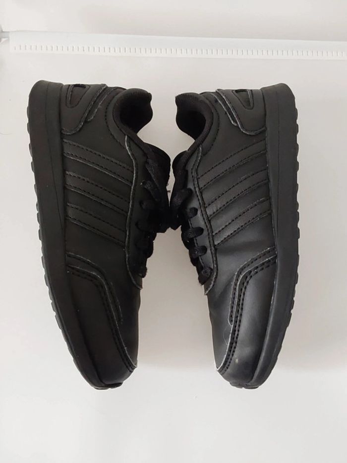 Basket Adidas garçon pointure 31 - photo numéro 3