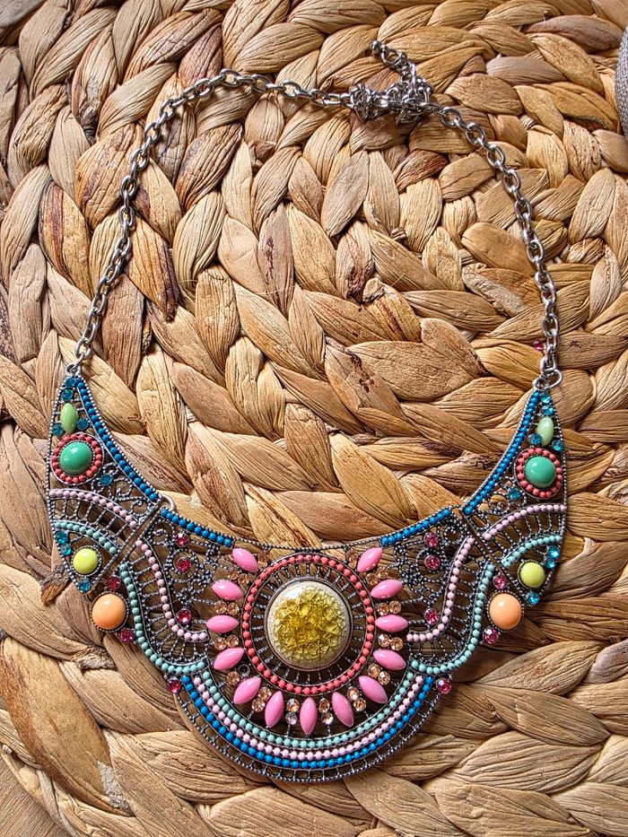 Joli collier fantaisie type plastron - photo numéro 2