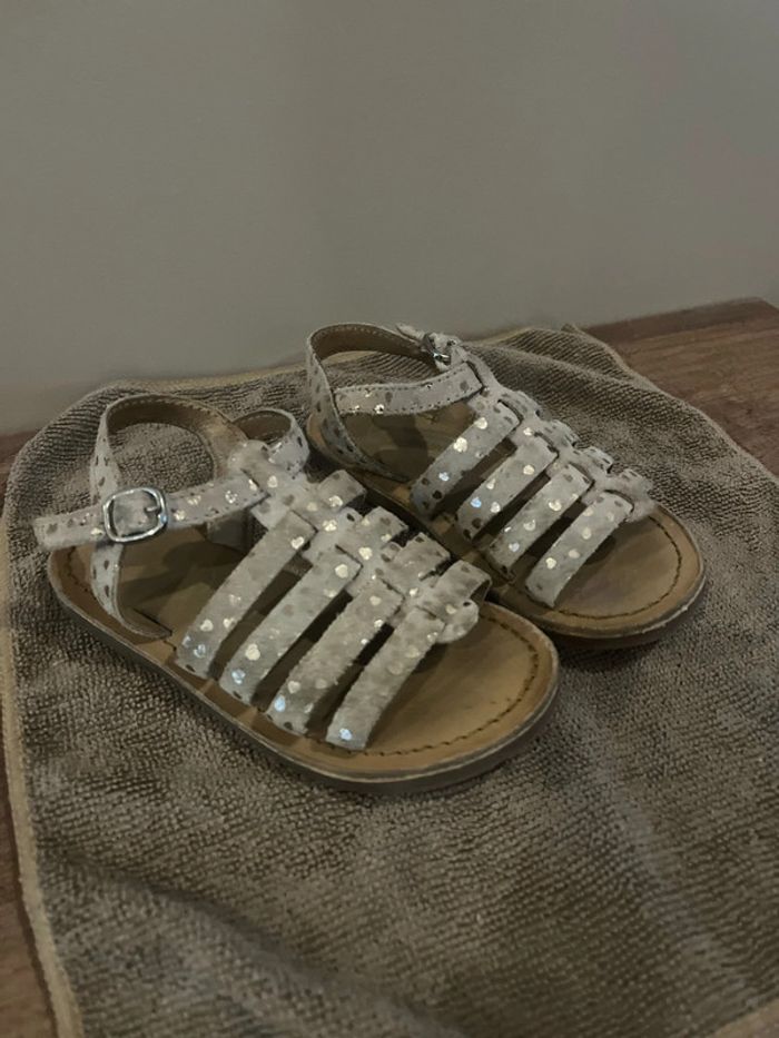Magnifique sandales cuir cœur doré 💛 taille 25 Mégio Kids - photo numéro 2