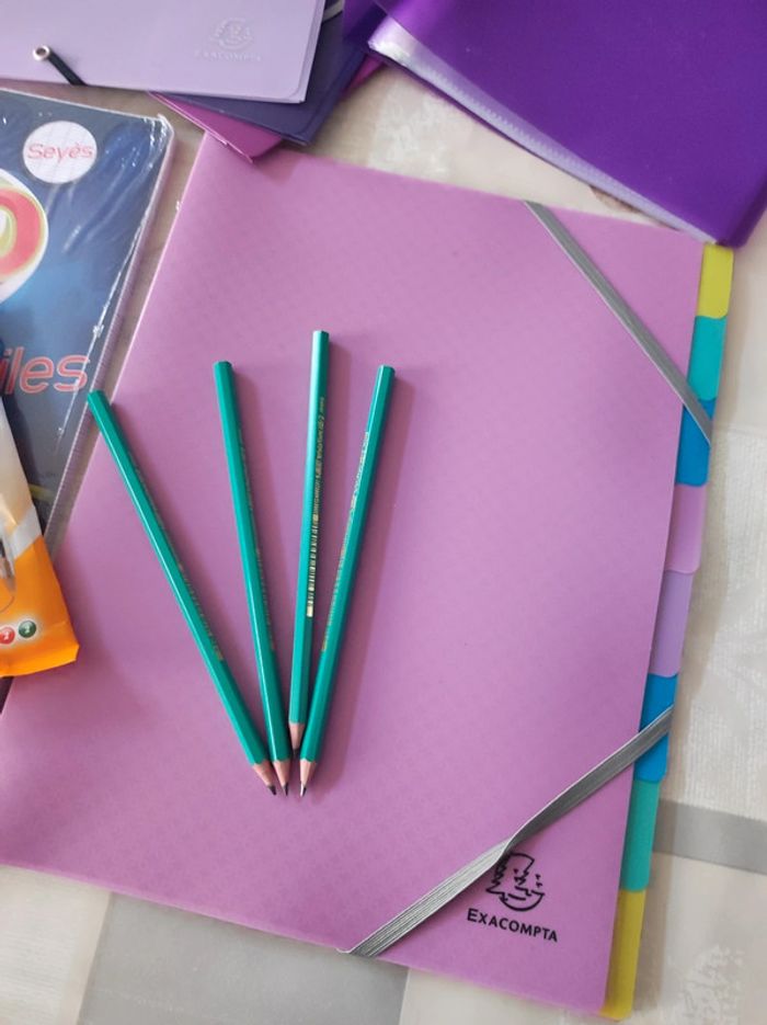 Lot fournitures scolaires - photo numéro 3