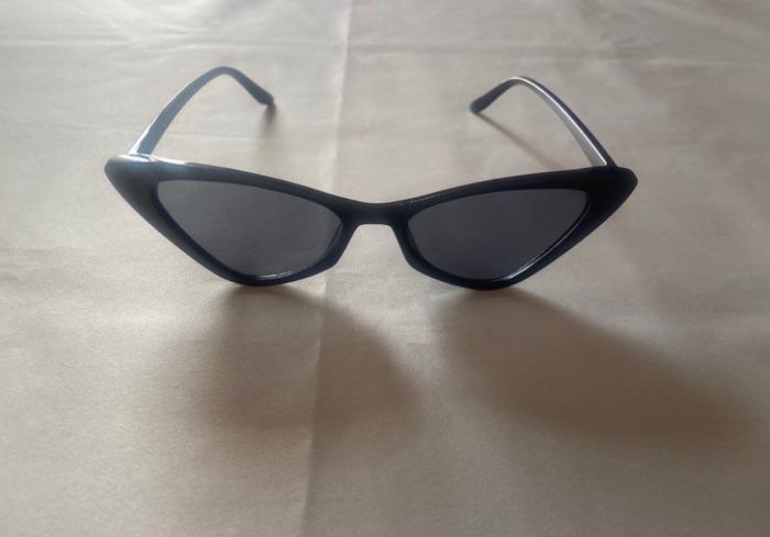 Paire de lunettes noires montures papillon/ starlette ASOS - photo numéro 2