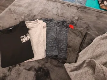 Lot de 5 T-shirt et pantalon homme taille XS