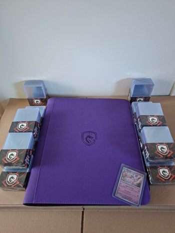 Lot classeur pour 288 cartes sous toploaders Pokémon violet + 300 toploaders rigide premium 35 PT de la marque FireMint