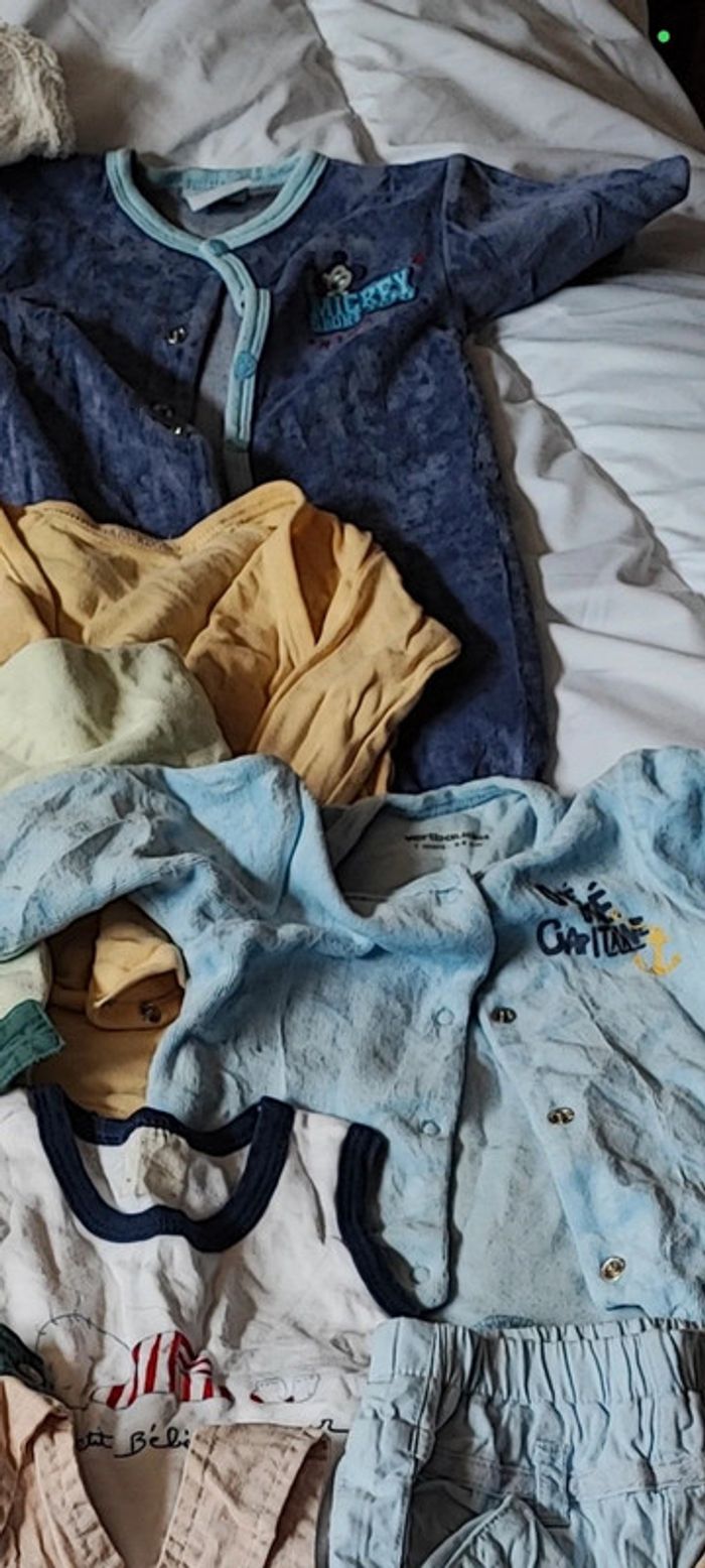 Lot d'une quinzaine de vêtements d'1 mois - photo numéro 5