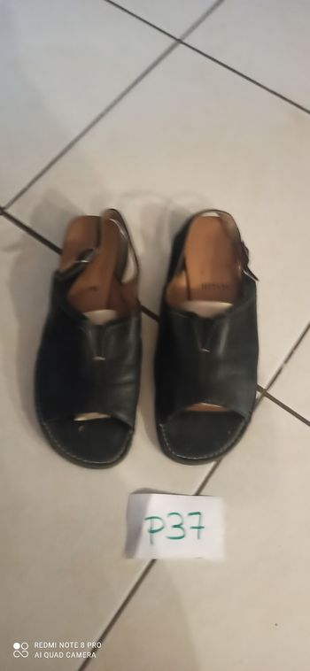 Sandales noires p. 37