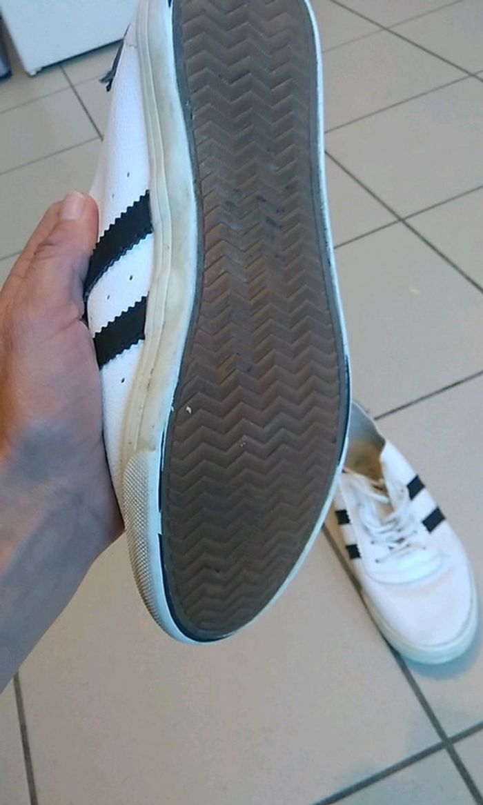 Baskets blanche et noire pointure39       14 - photo numéro 3