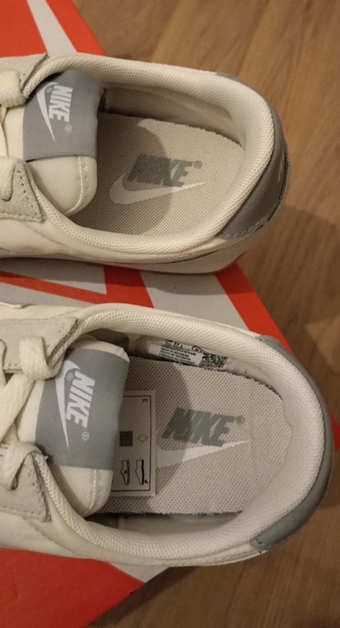 Baskets Nike Dbreak neuves jamais portées dans leur boîte d'origine taille 37.5 - photo numéro 4