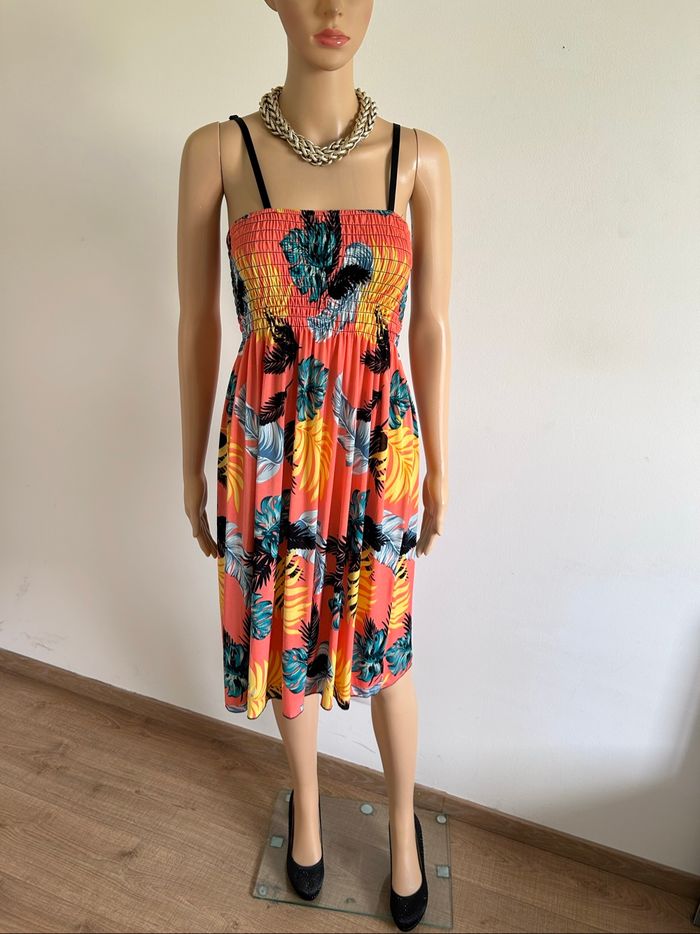 Robe d’été à bretelles taille XL/XXL jamais portée (taille petit) - photo numéro 3