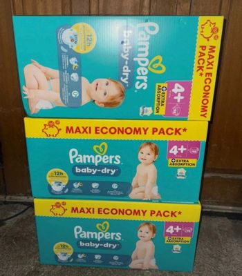 Trois  carton de couche pampers taille 4 plus
