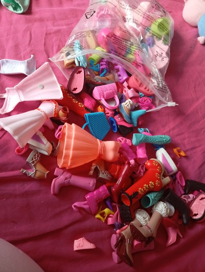 Gros lot d'accessoires barbie - photo numéro 2