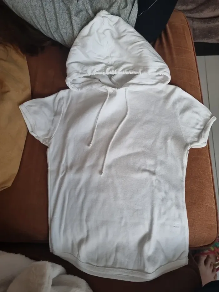 T-shirt avec capuche