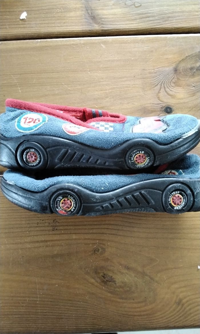 Chaussons  ,voiture  Cars ,Disney  Pixar  ,pointure  25 - photo numéro 5