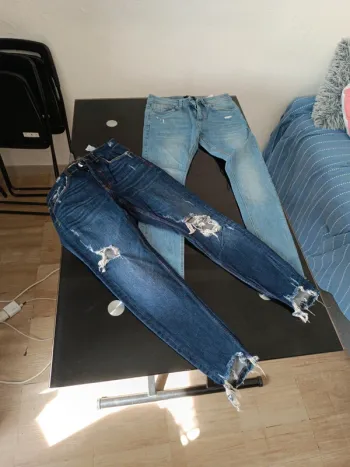 2 jeans troues 38