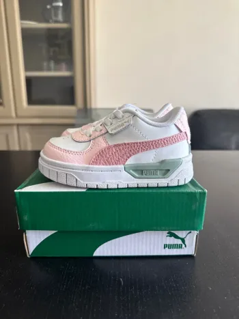 Baskets Puma Future blanc/rose – neuves T.22