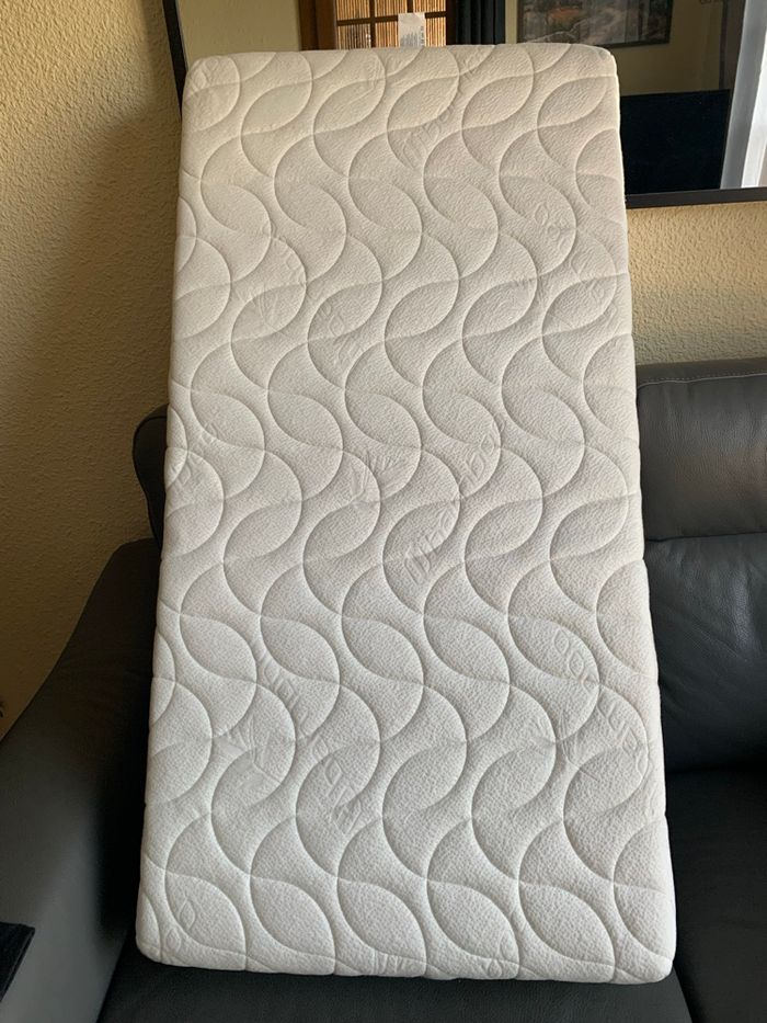 Lit parapluie + 2 matelas neufs. - photo numéro 6