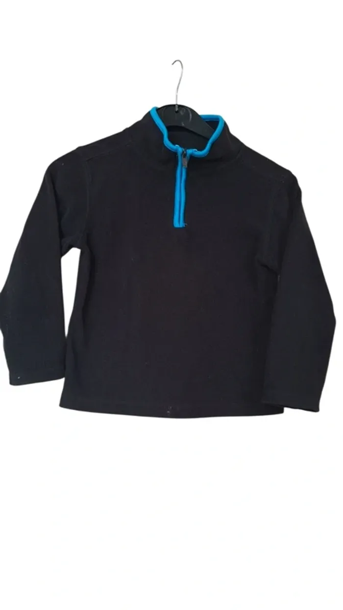 Sweat polaire taille 6 ans en très bon état "noir"