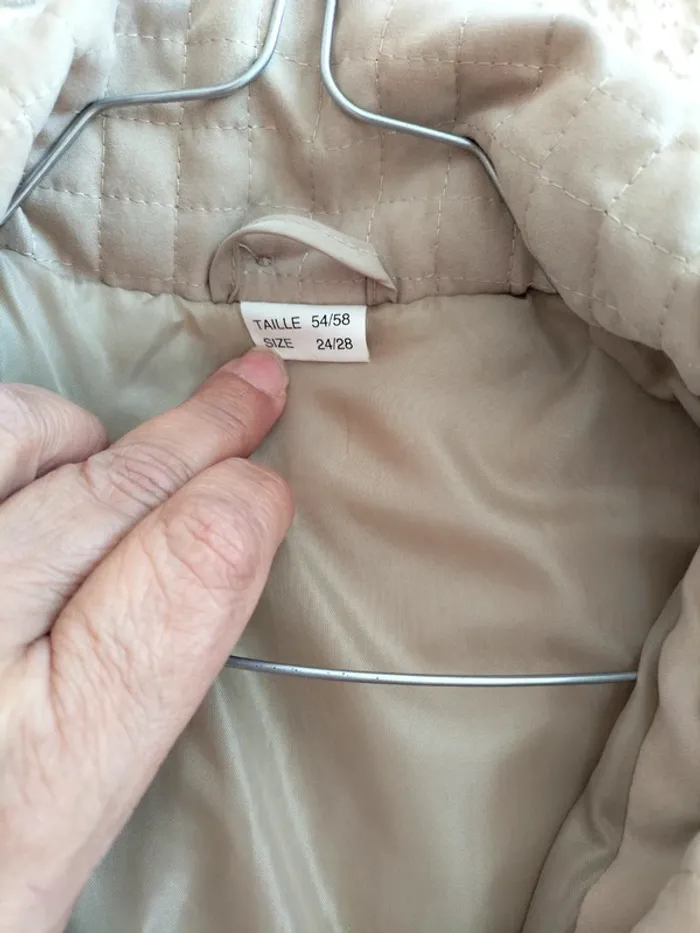 Manteau avec capuche en fourrure detachable beige T 54 - photo numéro 6