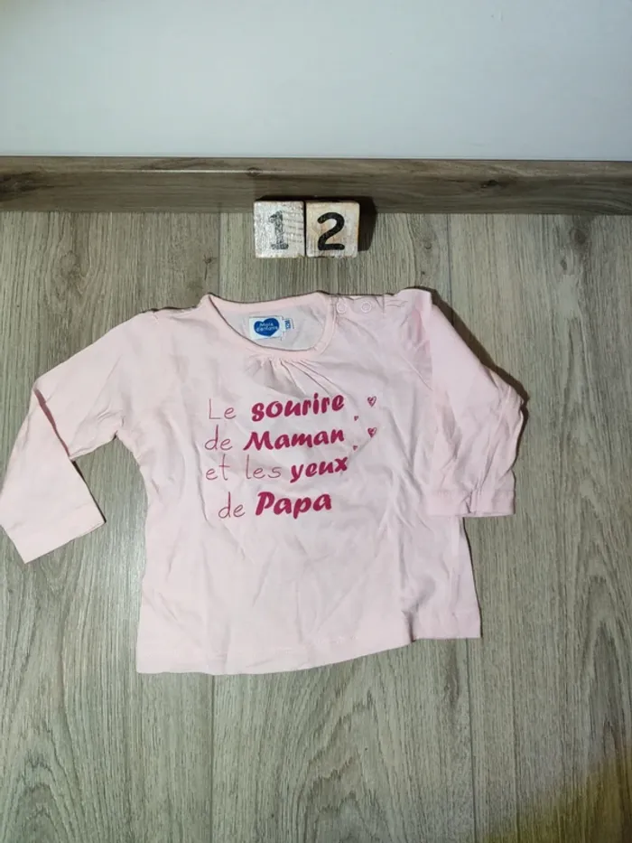 Tee-shirt à manches longues. 12 mois